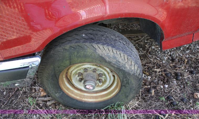 image for item 4989 1988 Ford F250 pickup truck