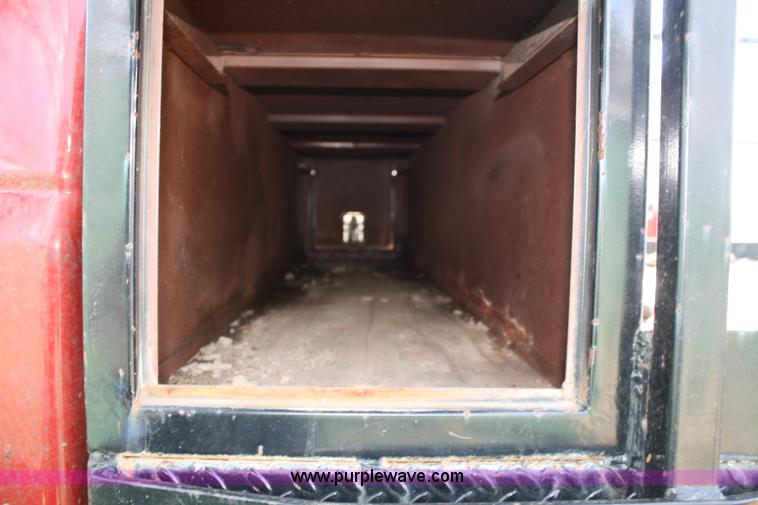 image for item 4989 1988 Ford F250 pickup truck