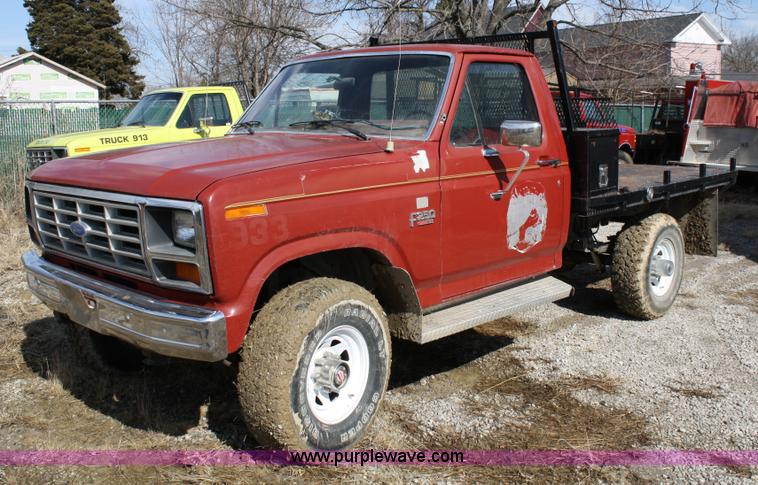 image for item 4991 1986 Ford F250 pickup truck