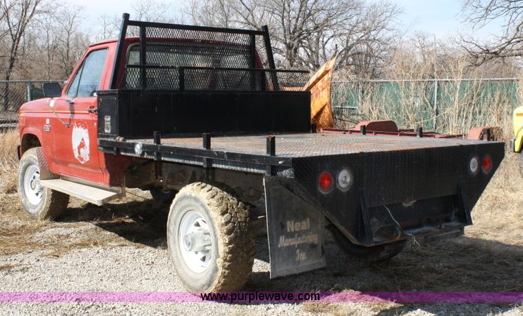 image for item 4991 1986 Ford F250 pickup truck