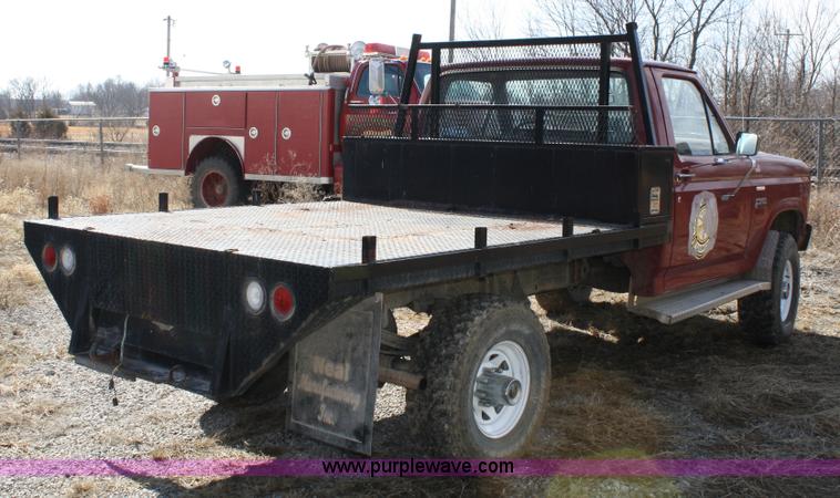 image for item 4991 1986 Ford F250 pickup truck