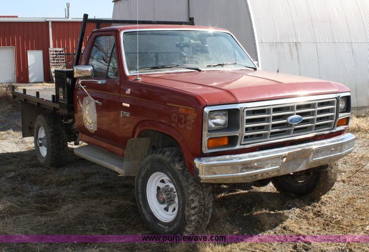 image for item 4991 1986 Ford F250 pickup truck