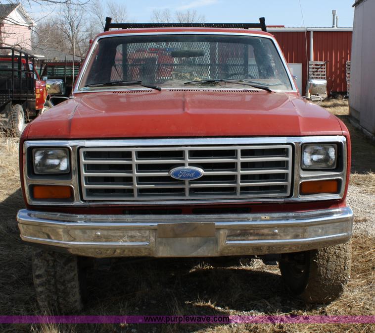 image for item 4991 1986 Ford F250 pickup truck