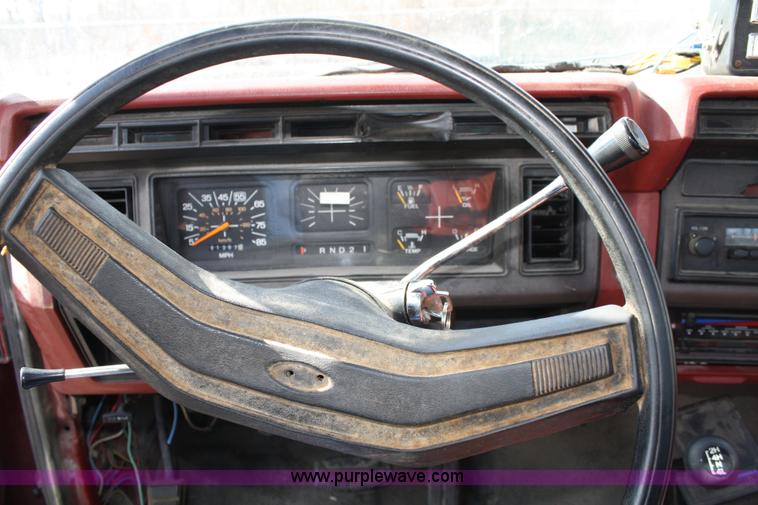 image for item 4991 1986 Ford F250 pickup truck