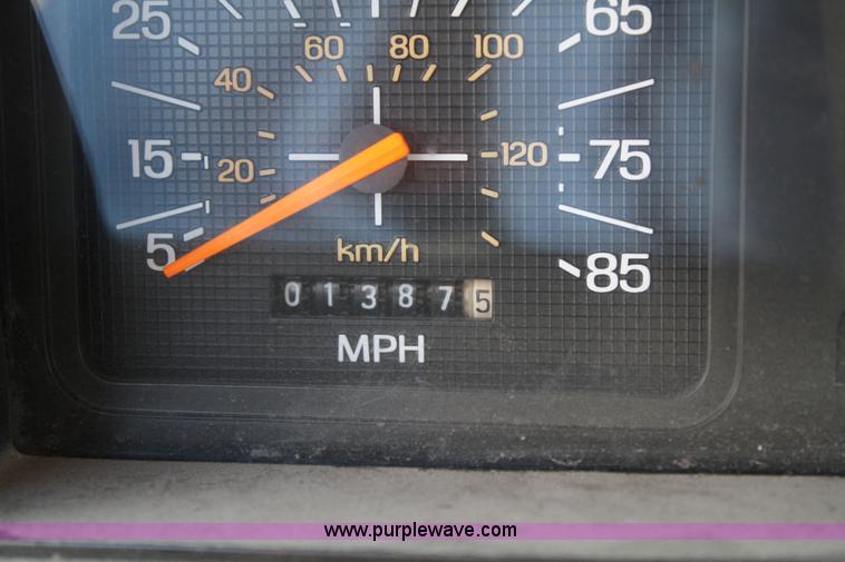 image for item 4991 1986 Ford F250 pickup truck