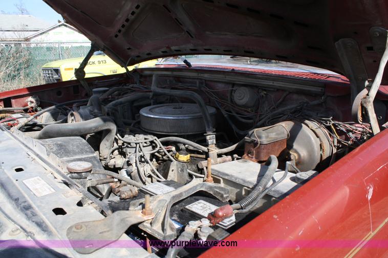 image for item 4991 1986 Ford F250 pickup truck