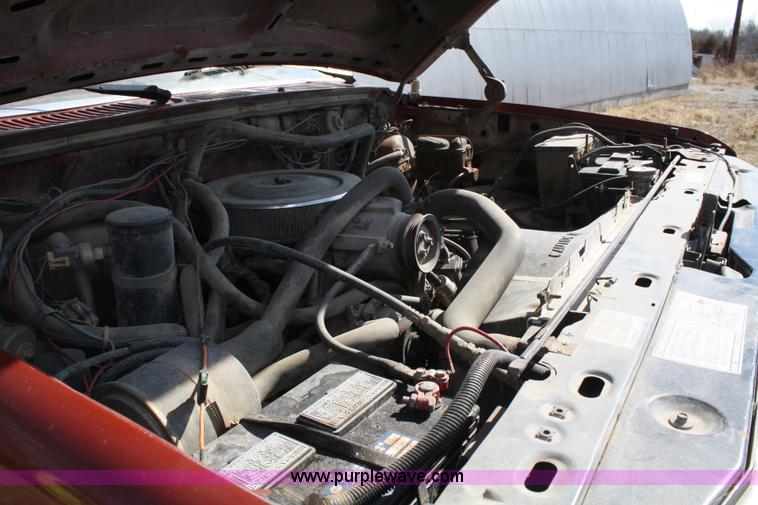 image for item 4991 1986 Ford F250 pickup truck