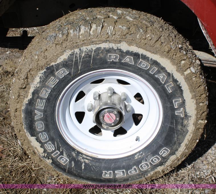 image for item 4991 1986 Ford F250 pickup truck