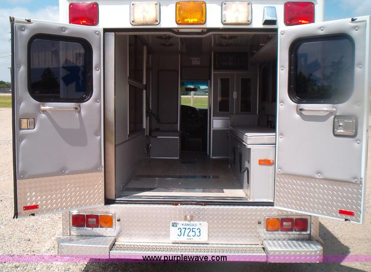 image for item 5128 1996 Ford E350 ambulance