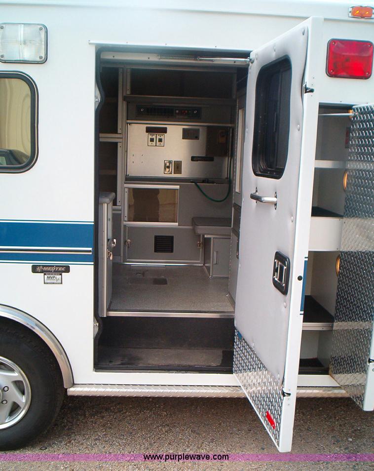 image for item 5128 1996 Ford E350 ambulance