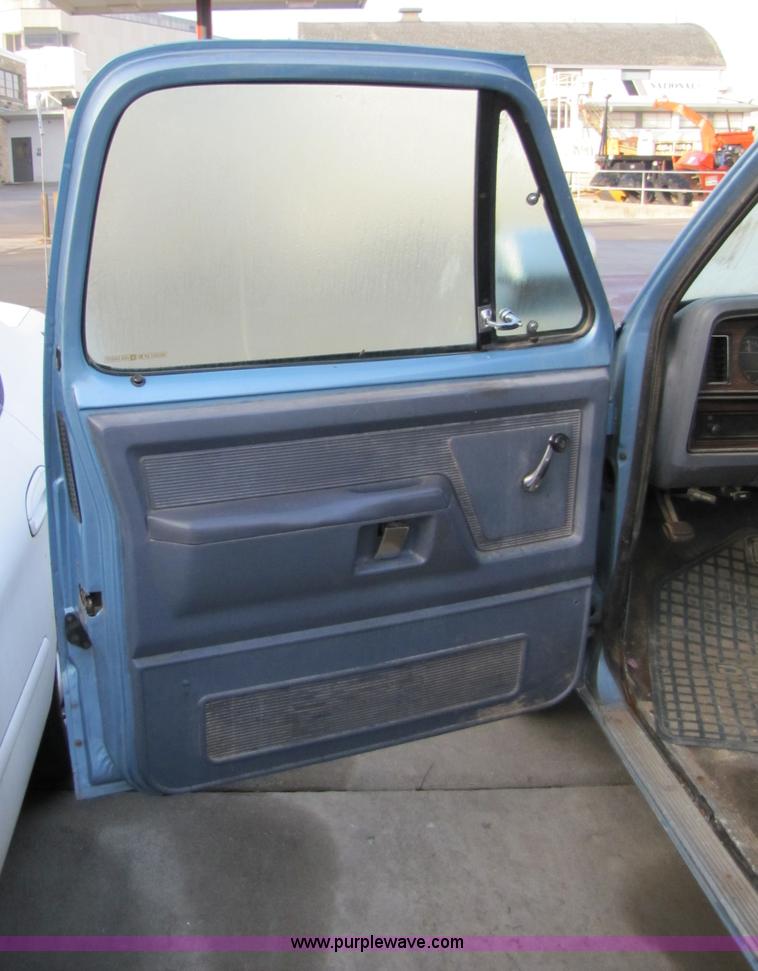 image for item 5155 1988 Dodge Ram D-100 pickup truck