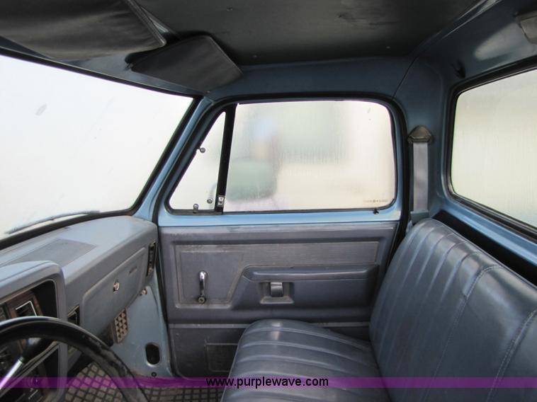 image for item 5155 1988 Dodge Ram D-100 pickup truck