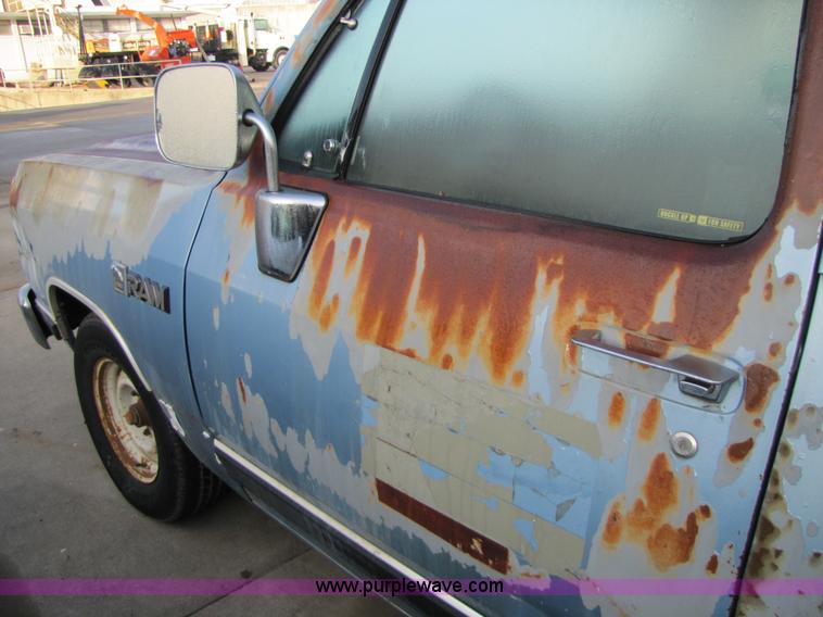 image for item 5155 1988 Dodge Ram D-100 pickup truck