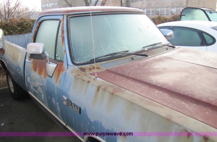 image for item 5155 1988 Dodge Ram D-100 pickup truck