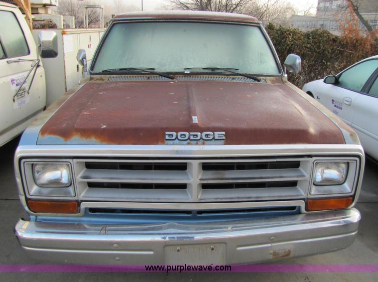 image for item 5155 1988 Dodge Ram D-100 pickup truck