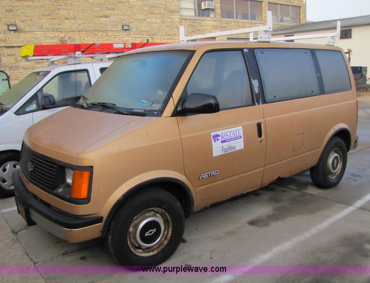 image for item 5157 1989 Chevrolet Astro Van CS safari van