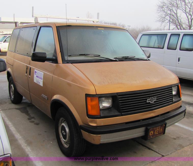 image for item 5157 1989 Chevrolet Astro Van CS safari van