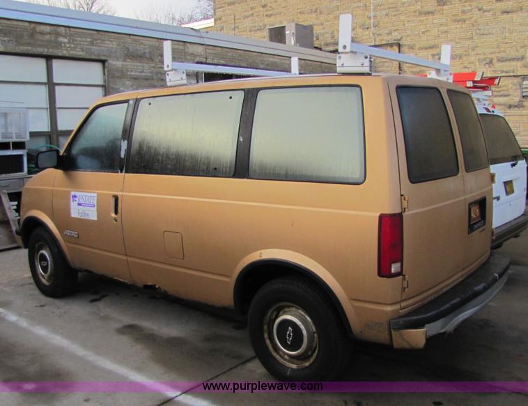 image for item 5157 1989 Chevrolet Astro Van CS safari van