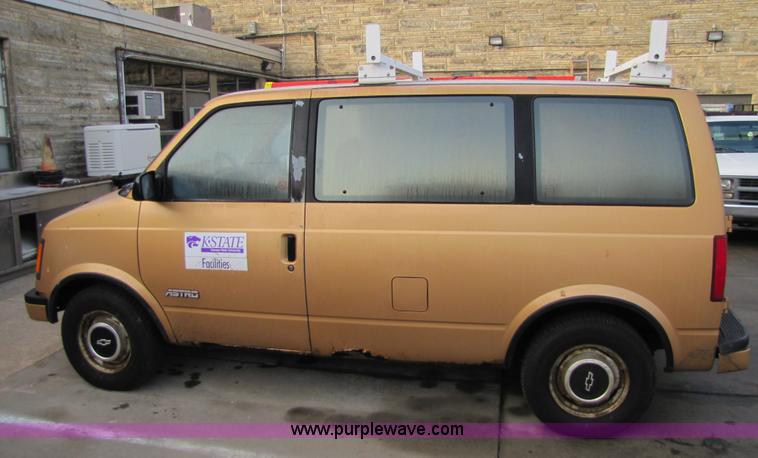 image for item 5157 1989 Chevrolet Astro Van CS safari van