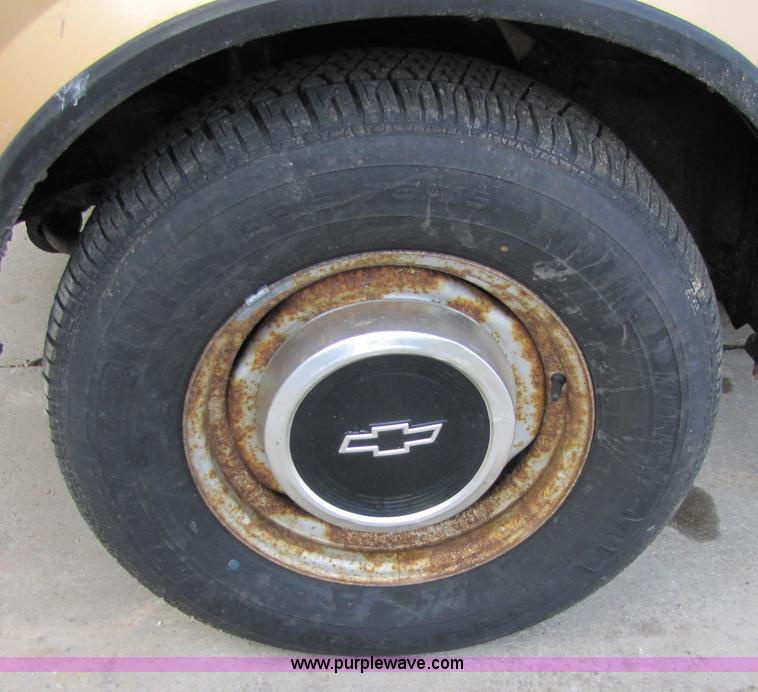 image for item 5157 1989 Chevrolet Astro Van CS safari van