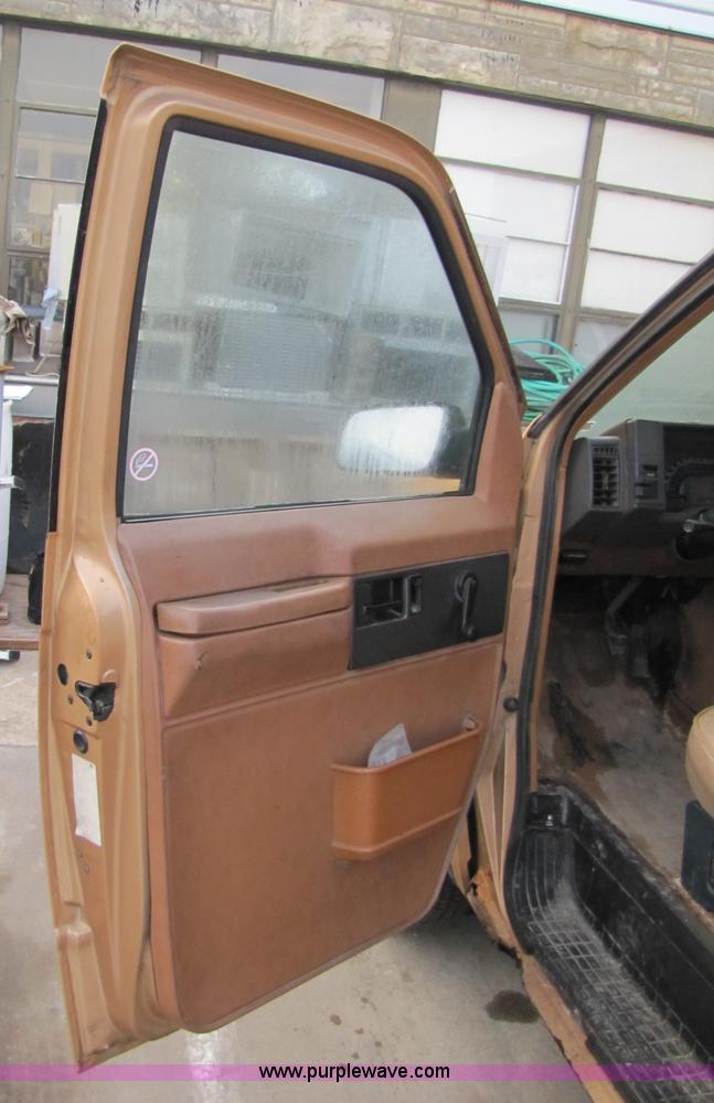 image for item 5157 1989 Chevrolet Astro Van CS safari van