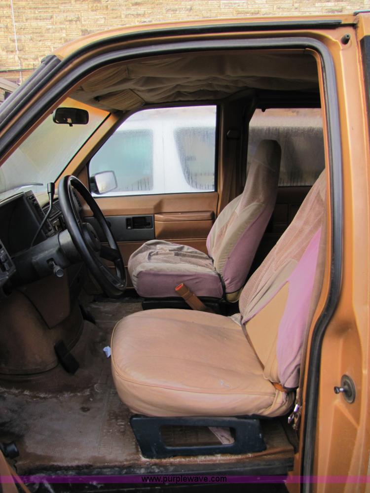 image for item 5157 1989 Chevrolet Astro Van CS safari van