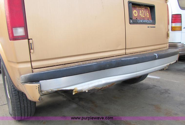 image for item 5157 1989 Chevrolet Astro Van CS safari van