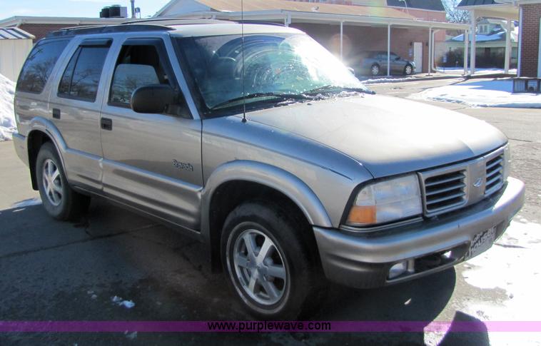 image for item 5180 2000 Oldsmobile Bravada SmartTrak SUV