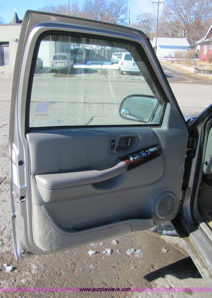 image for item 5180 2000 Oldsmobile Bravada SmartTrak SUV