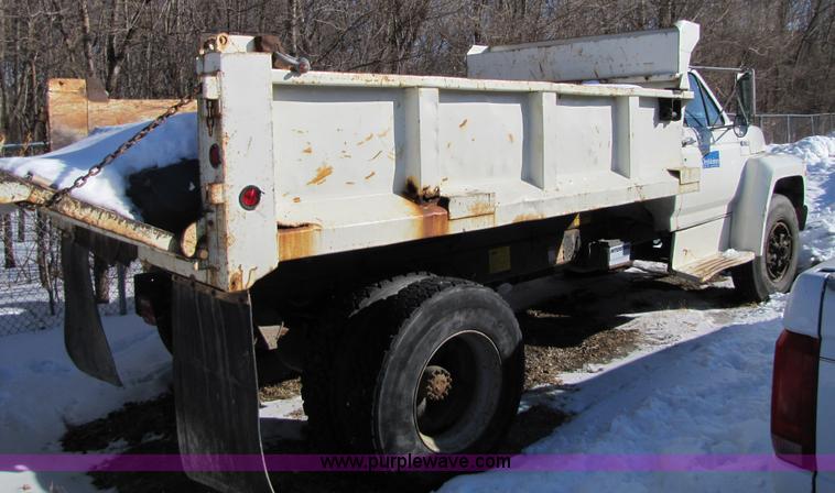 image for item 5352 1992 Ford F700 single axle dump truck