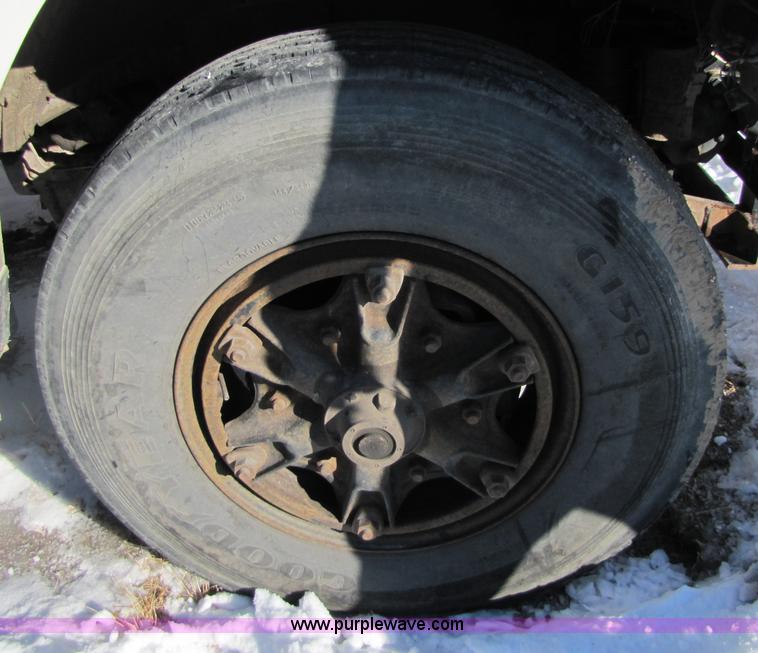 image for item 5352 1992 Ford F700 single axle dump truck