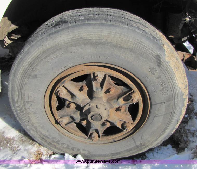 image for item 5352 1992 Ford F700 single axle dump truck