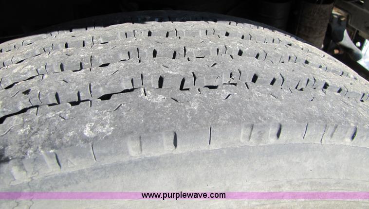 image for item 5352 1992 Ford F700 single axle dump truck