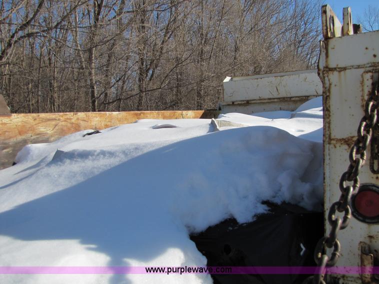 image for item 5352 1992 Ford F700 single axle dump truck