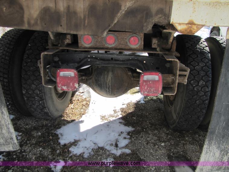 image for item 5352 1992 Ford F700 single axle dump truck