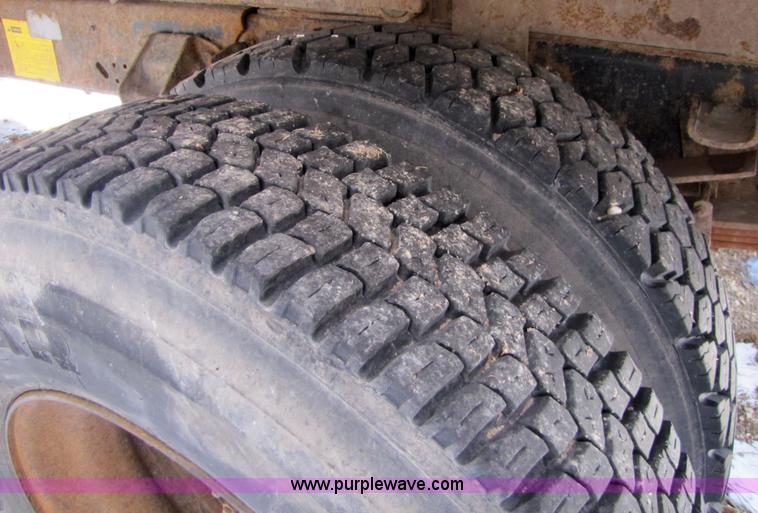 image for item 5352 1992 Ford F700 single axle dump truck