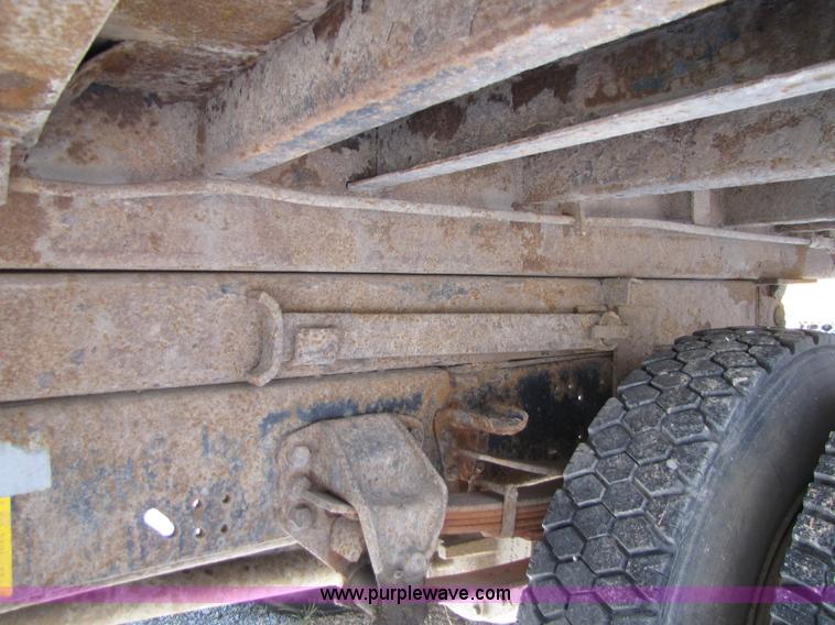 image for item 5352 1992 Ford F700 single axle dump truck