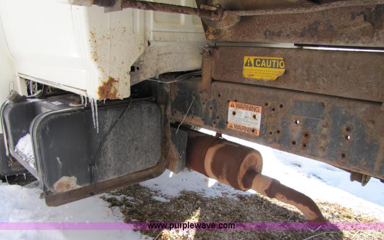 image for item 5352 1992 Ford F700 single axle dump truck