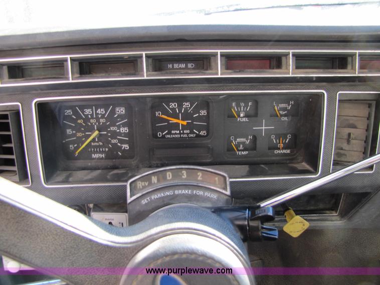 image for item 5352 1992 Ford F700 single axle dump truck