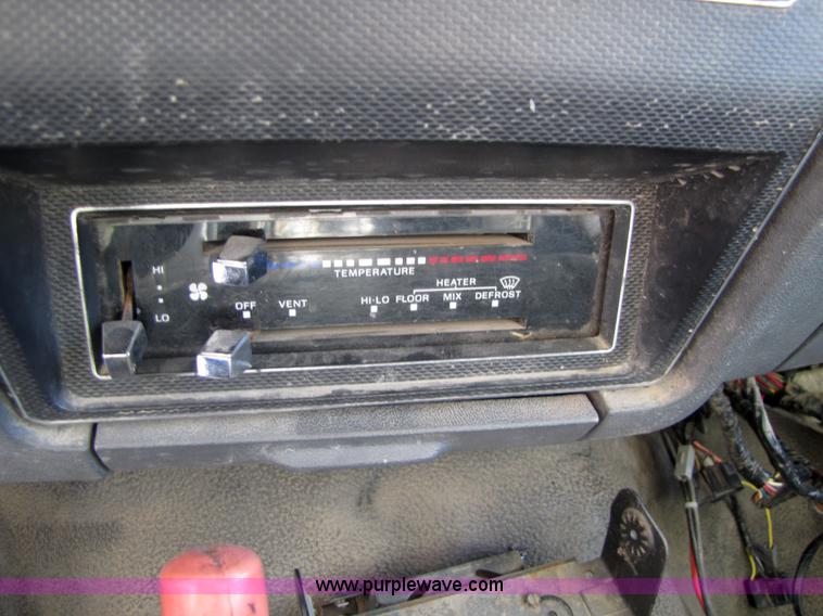 image for item 5352 1992 Ford F700 single axle dump truck