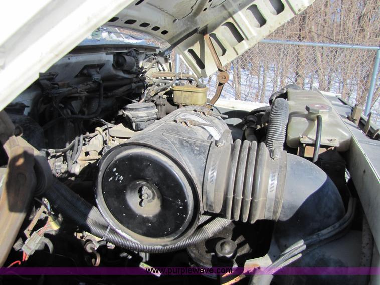 image for item 5352 1992 Ford F700 single axle dump truck