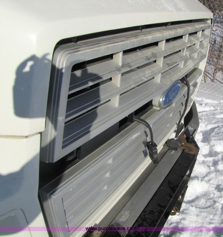 image for item 5352 1992 Ford F700 single axle dump truck