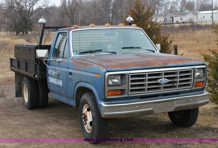 image for item 6105 1982 Ford F350 pickup truck