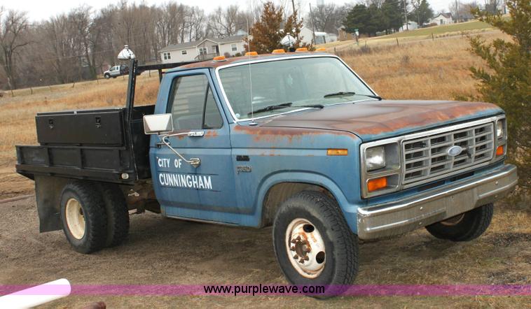 image for item 6105 1982 Ford F350 pickup truck