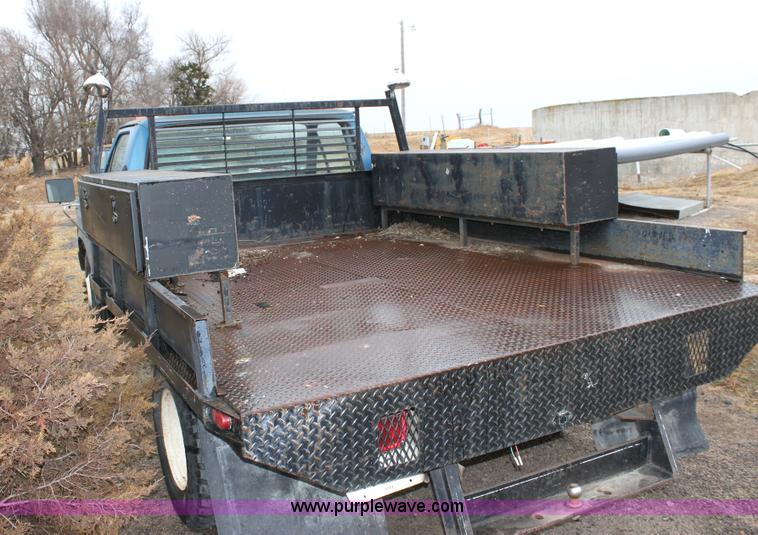 image for item 6105 1982 Ford F350 pickup truck