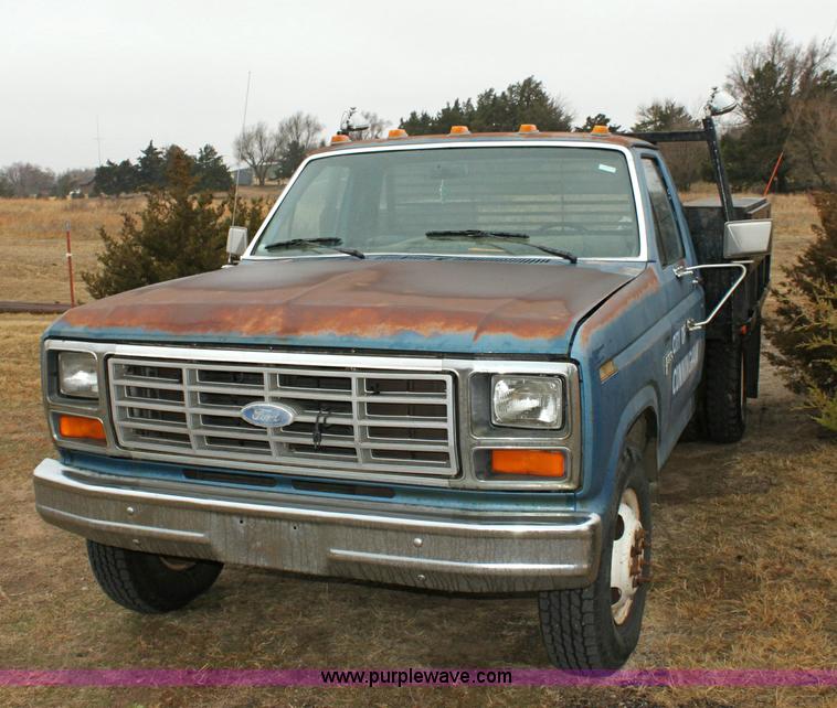 image for item 6105 1982 Ford F350 pickup truck