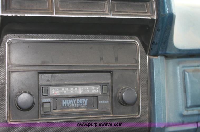 image for item 6105 1982 Ford F350 pickup truck