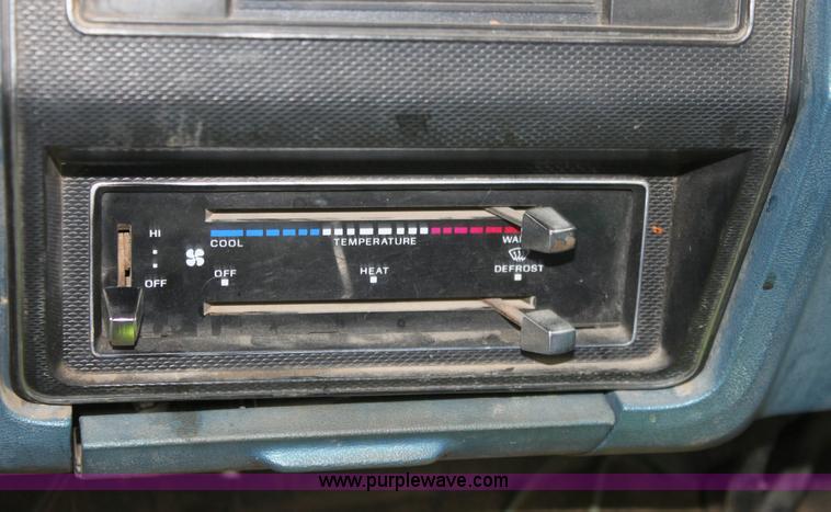 image for item 6105 1982 Ford F350 pickup truck