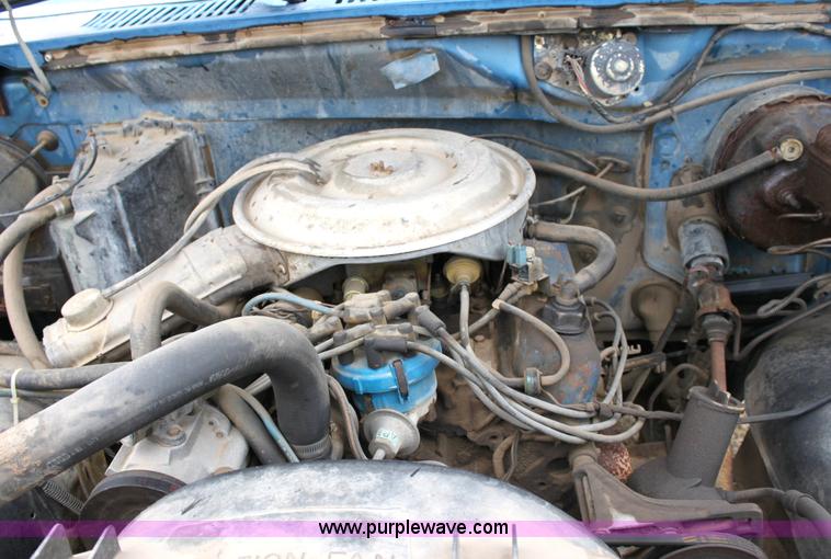 image for item 6105 1982 Ford F350 pickup truck