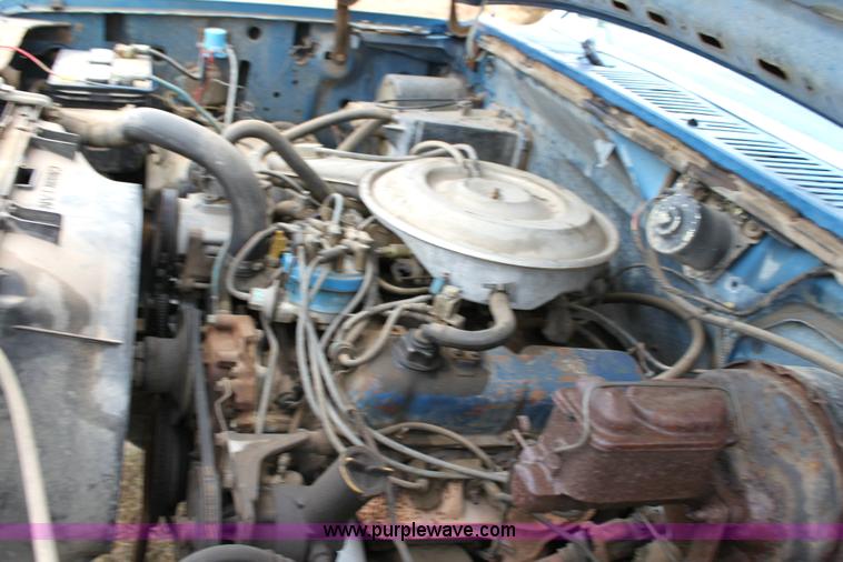 image for item 6105 1982 Ford F350 pickup truck